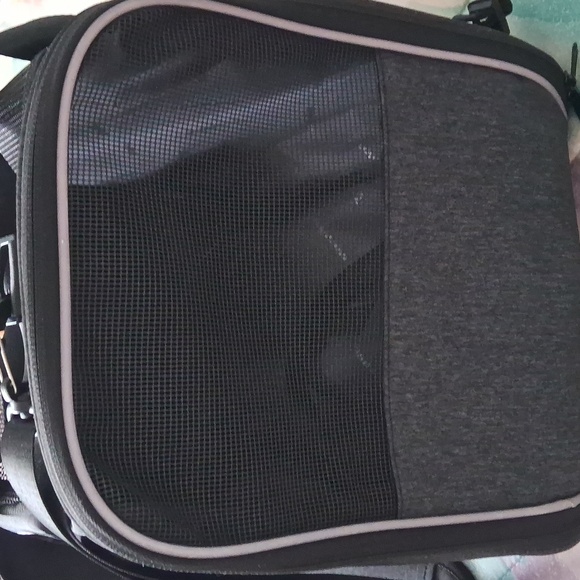 NWOT 16"W×15"L×13"H Fully Ventilated All-Pet Carrier with Lots of Extras 💜🩷💙 - Picture 4 of 10